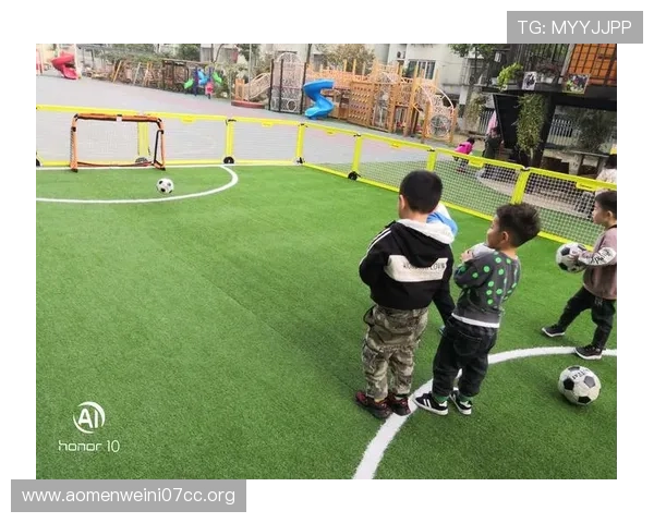 体验最真实的线上真人足球游戏，享受足球比赛现场般的激情与刺激